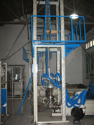 China saco material do aperto do PE de 500mm máquina de sopro do mini para o saco do zíper fornecedor